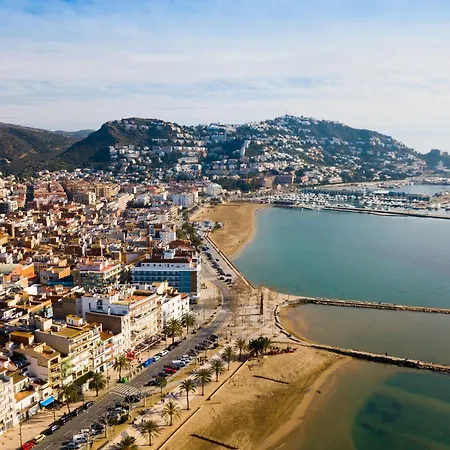 Townhouse In Near Platja De Canyelles