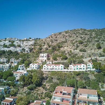 Apartment With Scenic View