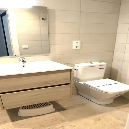 Townhouse In Near Platja De Canyelles 아파트 로지즈