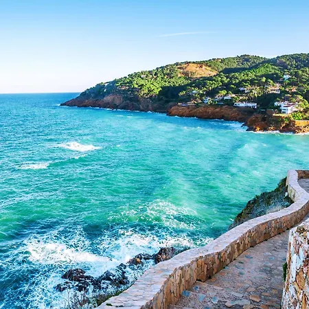 Townhouse In Near Platja De Canyelles 아파트 로지즈