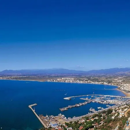 Townhouse In Near Platja De Canyelles * 로지즈