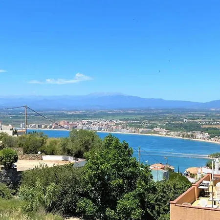 Townhouse In Near Platja De Canyelles