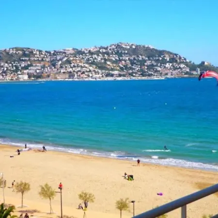 Townhouse In Near Platja De Canyelles 아파트 *